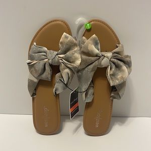 Women’s Gray Bow Slip On Slide Sandals with Cushioned Insoles